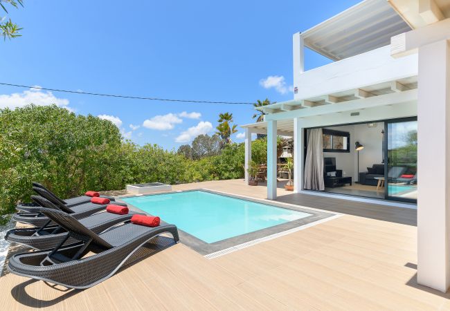 House in Conil - Casa Sur, Spectacular Views of Sea and Volcanoes with Heated Pool House in Conil - Casa Sur, Spectacular Views of Sea and Volcanoes with Heated Pool