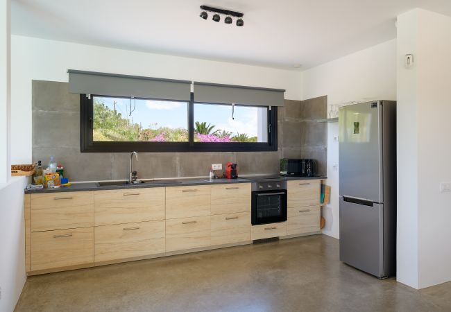 House in Conil - Casa Sur, Spectacular Views of Sea and Volcanoes with Heated Pool House in Conil - Casa Sur, Spectacular Views of Sea and Volcanoes with Heated Pool