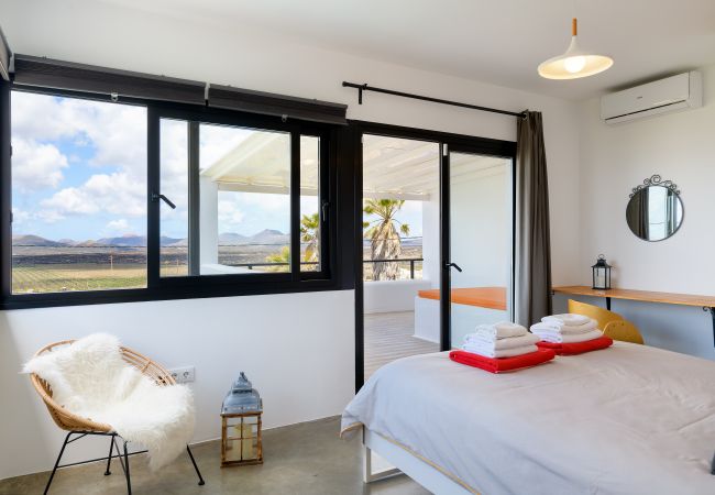 House in Conil - Casa Sur, Spectacular Views of Sea and Volcanoes with Heated Pool House in Conil - Casa Sur, Spectacular Views of Sea and Volcanoes with Heated Pool