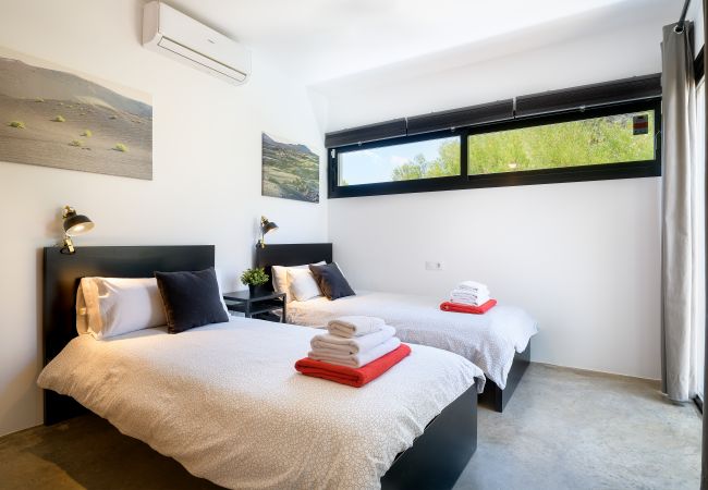House in Conil - Casa Sur, Spectacular Views of Sea and Volcanoes with Heated Pool House in Conil - Casa Sur, Spectacular Views of Sea and Volcanoes with Heated Pool