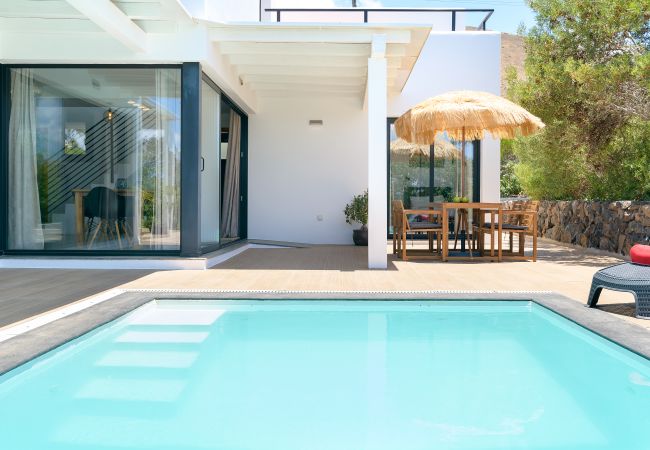 House in Conil - Casa Sur, Spectacular Views of Sea and Volcanoes with Heated Pool House in Conil - Casa Sur, Spectacular Views of Sea and Volcanoes with Heated Pool