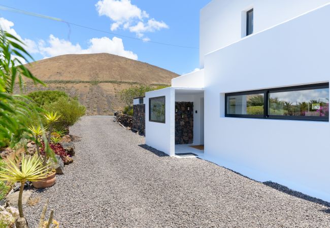 House in Conil - Casa Sur, Spectacular Views of Sea and Volcanoes with Heated Pool House in Conil - Casa Sur, Spectacular Views of Sea and Volcanoes with Heated Pool