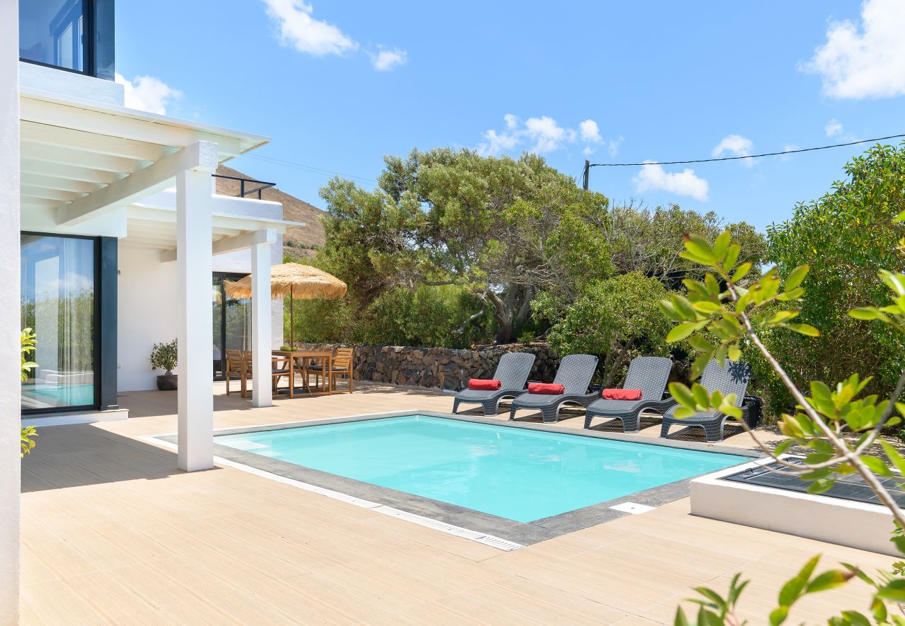 House in Conil - Casa Sur, Sea Views from Conil Lanzarote with heated pool House in Conil - Casa Sur, Sea Views from Conil Lanzarote with heated pool