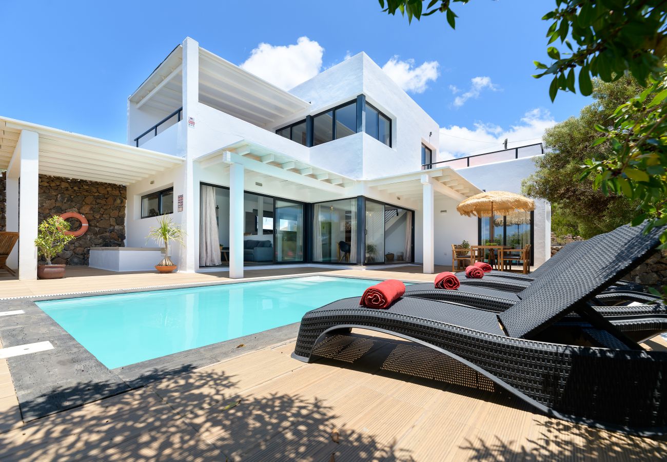 House in Conil - Casa Sur, Sea Views from Conil Lanzarote with heated pool House in Conil - Casa Sur, Sea Views from Conil Lanzarote with heated pool