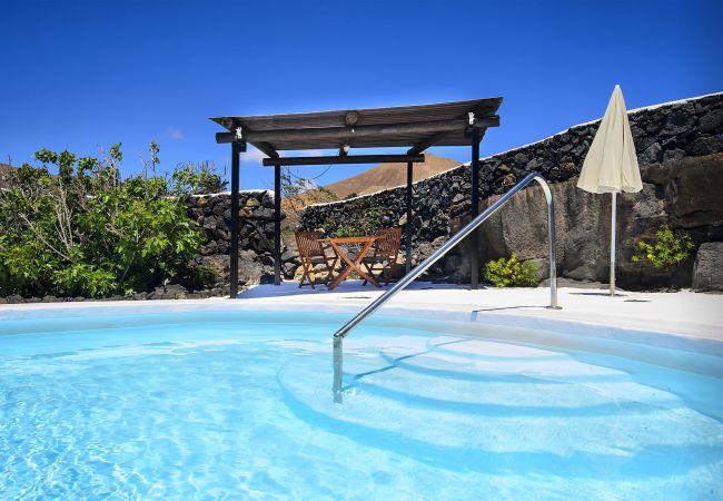 Apartment in Macher - Peñas Blancas, Jameo style Pool within Volcanoes Apartment in Macher - Peñas Blancas, Jameo style Pool within Volcanoes