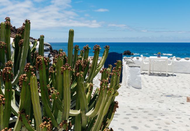 Apartment in El Golfo - Eufemia, wonderful spacious terrace with Fabulous Views El Golfo Apartment in El Golfo - Eufemia, wonderful spacious terrace with Fabulous Views El Golfo