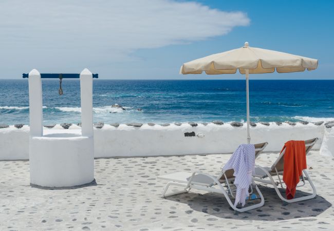Apartment in El Golfo - Eufemia, wonderful spacious terrace with Fabulous Views El Golfo Apartment in El Golfo - Eufemia, wonderful spacious terrace with Fabulous Views El Golfo