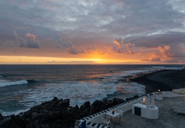 Apartment in El Golfo - Eufemia, wonderful spacious terrace with Fabulous Views El Golfo Apartment in El Golfo - Eufemia, wonderful spacious terrace with Fabulous Views El Golfo