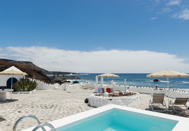 Apartment in El Golfo - Lorenzo, outstanding sunsets viewed from the Terrace (El Golfo) Apartment in El Golfo - Lorenzo, outstanding sunsets viewed from the Terrace (El Golfo)