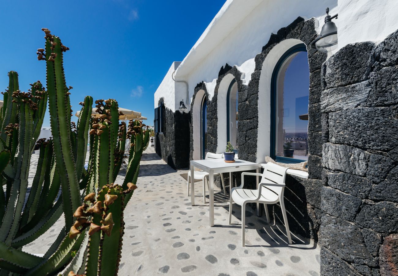Apartment in El Golfo - Lorenzo, outstanding sunsets viewed from the Terrace (El Golfo) Apartment in El Golfo - Lorenzo, outstanding sunsets viewed from the Terrace (El Golfo)
