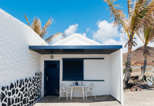 Studio in El Golfo - Estudio Andrea, coastal gem with great sunsets (El Golfo) Studio in El Golfo - Estudio Andrea, coastal gem with great sunsets (El Golfo)