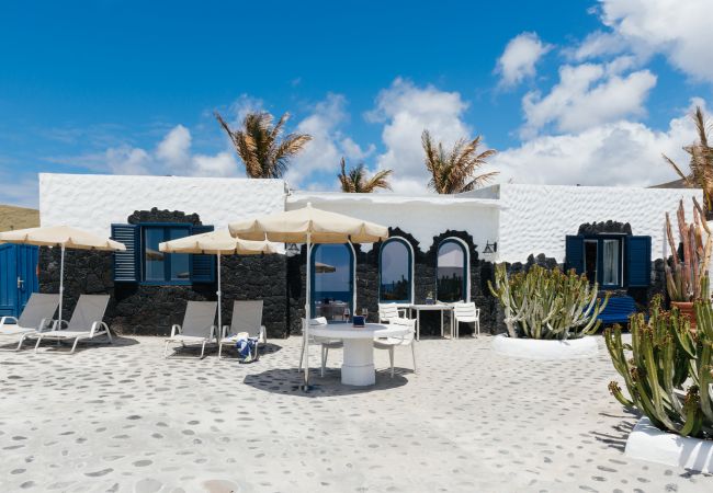 Studio in El Golfo - Estudio Andrea, coastal gem with great sunsets (El Golfo) Studio in El Golfo - Estudio Andrea, coastal gem with great sunsets (El Golfo)