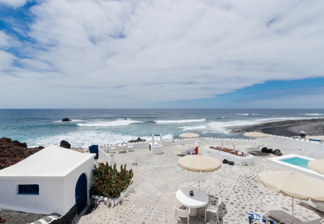 Studio in El Golfo - Estudio Andrea, coastal gem with great sunsets (El Golfo) Studio in El Golfo - Estudio Andrea, coastal gem with great sunsets (El Golfo)