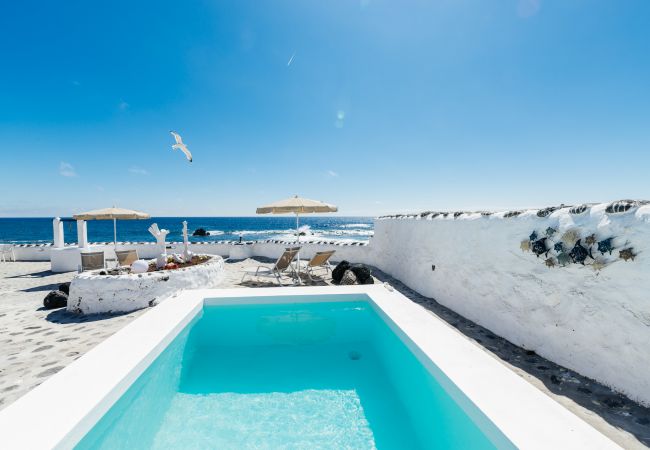 Studio in El Golfo - Estudio Andrea, coastal gem with great sunsets (El Golfo) Studio in El Golfo - Estudio Andrea, coastal gem with great sunsets (El Golfo)