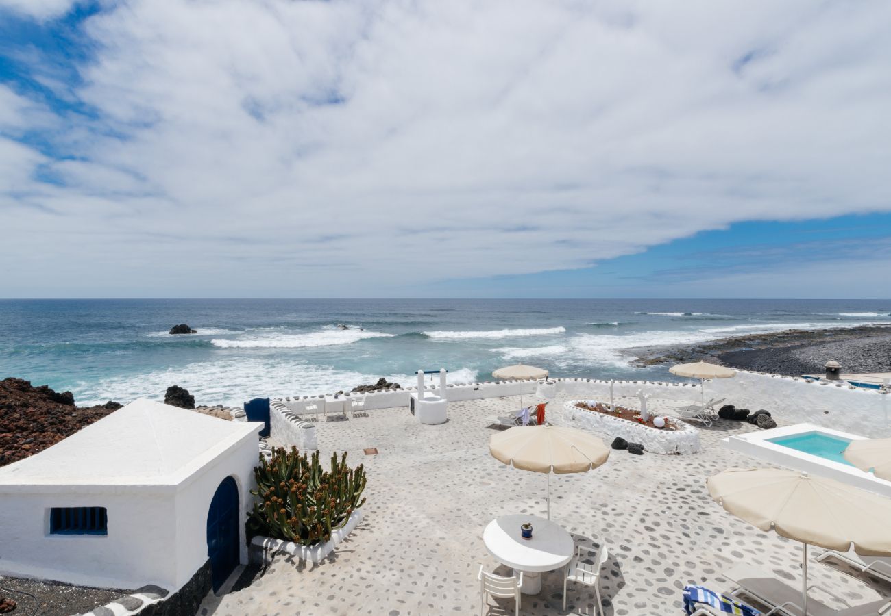 Studio in El Golfo - Estudio Andrea, coastal gem with great sunsets (El Golfo) Studio in El Golfo - Estudio Andrea, coastal gem with great sunsets (El Golfo)