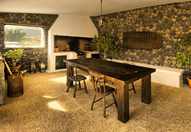 House in Masdache - Casa Perdomo, local culture within vines  House in Masdache - Casa Perdomo, local culture within vines