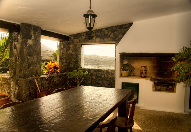 House in Masdache - Casa Perdomo, local culture within vines  House in Masdache - Casa Perdomo, local culture within vines