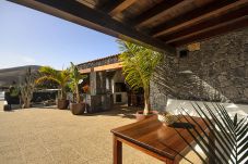 House in Masdache - Casa Perdomo, Luxury within Vines and Culture