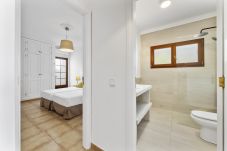 Villa in Tías - Villa 22; pool, sea views, air conditioning, up to six people. 