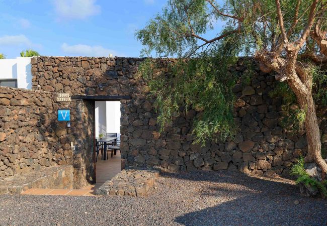 Villa in Puerto del Carmen - Villa Marisol, Heated Pool in Los Mojones Villa in Puerto del Carmen - Villa Marisol, Heated Pool in Los Mojones