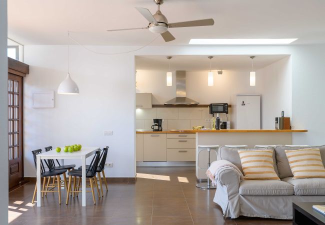 Villa in Puerto del Carmen - Villa Marisol, Heated Pool in Los Mojones Villa in Puerto del Carmen - Villa Marisol, Heated Pool in Los Mojones