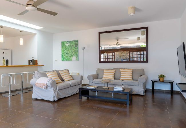 Villa in Puerto del Carmen - Villa Marisol, Heated Pool in Los Mojones Villa in Puerto del Carmen - Villa Marisol, Heated Pool in Los Mojones