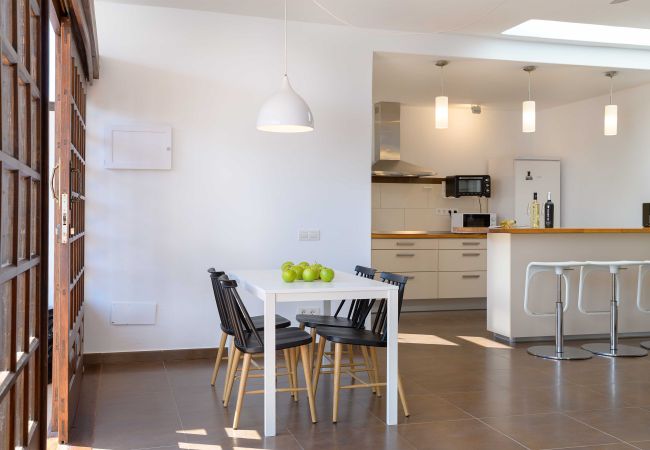 Villa in Puerto del Carmen - Villa Marisol, Heated Pool in Los Mojones Villa in Puerto del Carmen - Villa Marisol, Heated Pool in Los Mojones