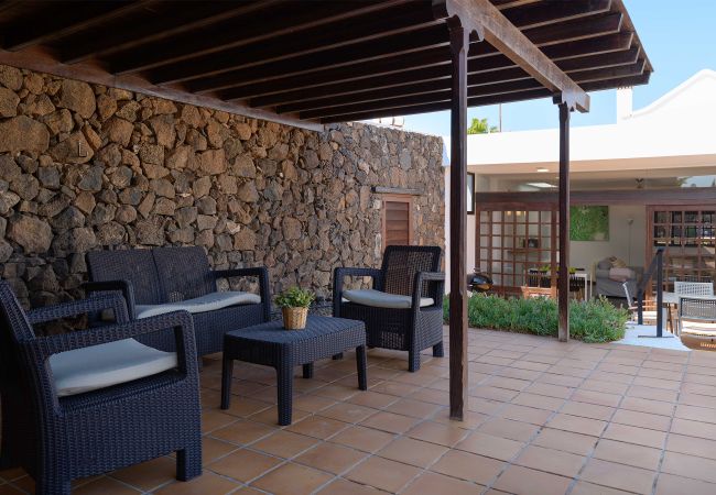 Villa in Puerto del Carmen - Villa Marisol, Heated Pool in Los Mojones Villa in Puerto del Carmen - Villa Marisol, Heated Pool in Los Mojones