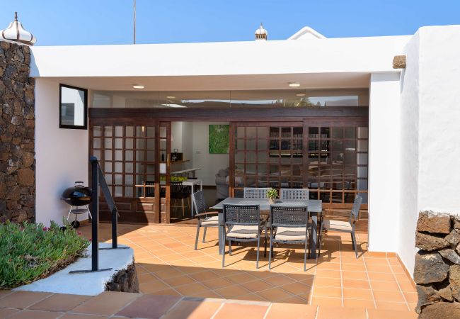 Villa in Puerto del Carmen - Villa Marisol, Heated Pool in Los Mojones Villa in Puerto del Carmen - Villa Marisol, Heated Pool in Los Mojones