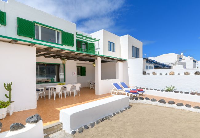 Chalet in  Famara - Casa Caracolillos, Famara Surf Beach Chalet in  Famara - Casa Caracolillos, Famara Surf Beach