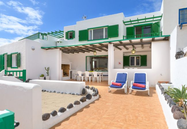 Chalet in  Famara - Casa Caracolillos, Famara Surf Beach Chalet in  Famara - Casa Caracolillos, Famara Surf Beach