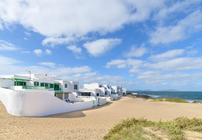 Chalet in  Famara - Casa Caracolillos, Famara Surf Beach Chalet in  Famara - Casa Caracolillos, Famara Surf Beach