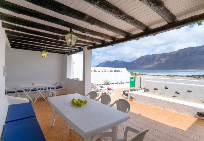 Chalet in  Famara - Casa Caracolillos, Famara Surf Beach Chalet in  Famara - Casa Caracolillos, Famara Surf Beach