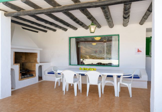 Chalet in  Famara - Casa Caracolillos, Famara Surf Beach Chalet in  Famara - Casa Caracolillos, Famara Surf Beach