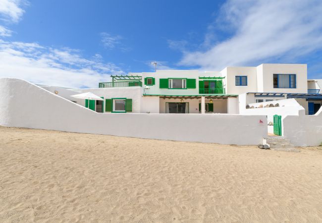 Chalet in  Famara - Casa Caracolillos, Famara Surf Beach Chalet in  Famara - Casa Caracolillos, Famara Surf Beach