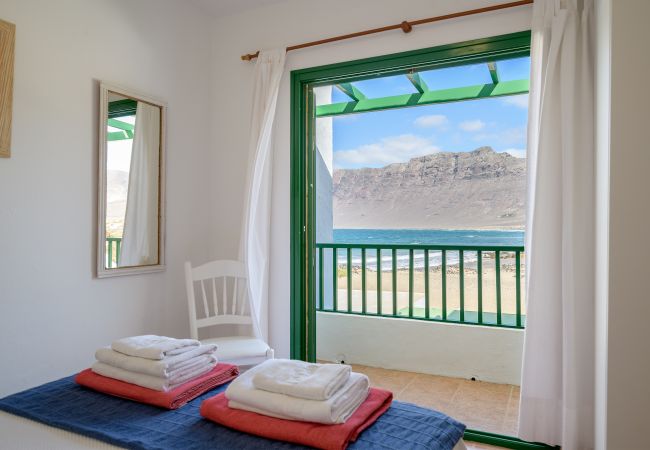 Chalet in  Famara - Casa Caracolillos, Famara Surf Beach Chalet in  Famara - Casa Caracolillos, Famara Surf Beach