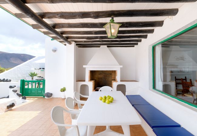 Chalet in  Famara - Casa Caracolillos, Famara Surf Beach Chalet in  Famara - Casa Caracolillos, Famara Surf Beach