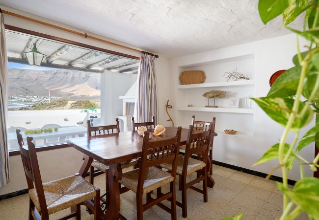 Chalet in  Famara - Casa Caracolillos, Famara Surf Beach Chalet in  Famara - Casa Caracolillos, Famara Surf Beach