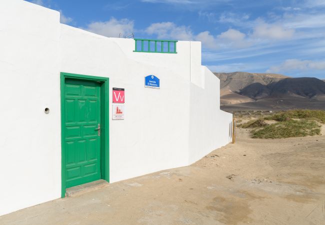 Apartment in  Famara - Apartment Caracolillos, Famara Surf Beach Apartment in  Famara - Apartment Caracolillos, Famara Surf Beach