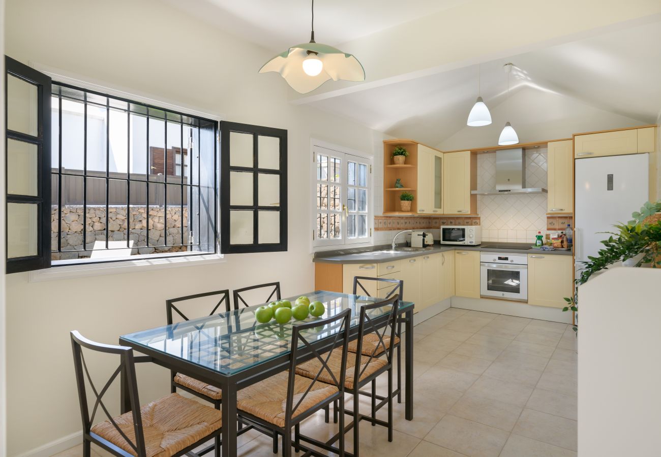 House in Costa Teguise - Casa Maresia, Playa Bastian House in Costa Teguise - Casa Maresia, Playa Bastian