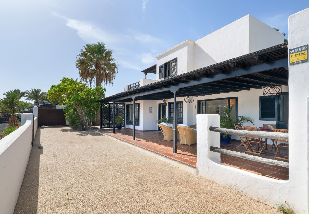 House in Costa Teguise - Casa Maresia, Playa Bastian House in Costa Teguise - Casa Maresia, Playa Bastian